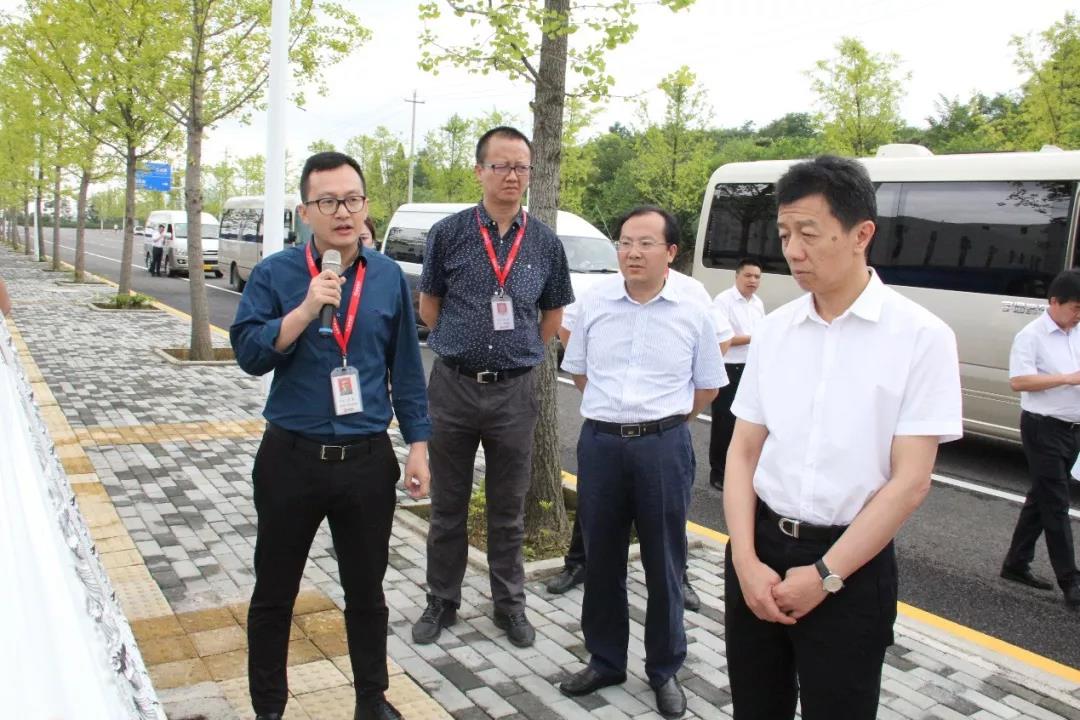 贵阳市市长陈晏调研1277星际电子游戏大健康医药产业园.jpg